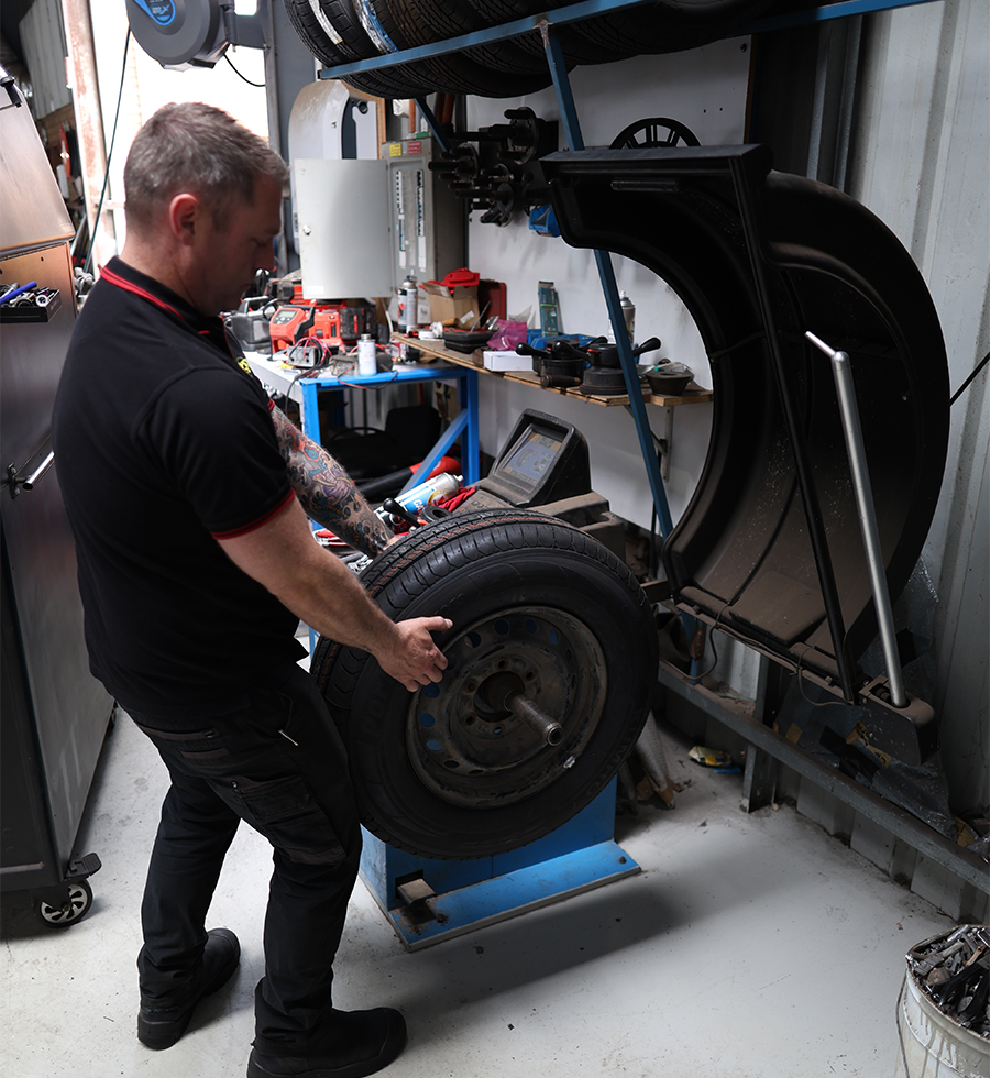 New Tyre workshops Lonsdale | Down South Car Repairs